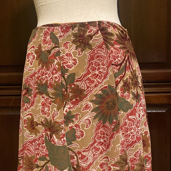 Bandolino size 4 long skirt lots of ruffles/layers - Picture 4 of 9